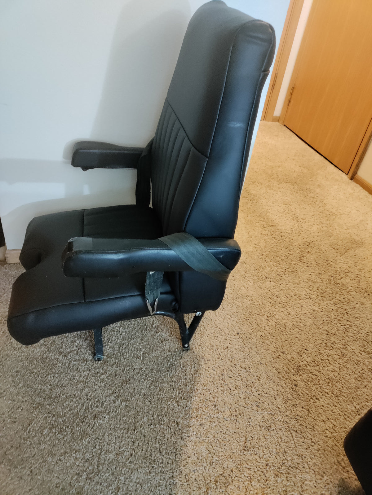 PILOT SEAT