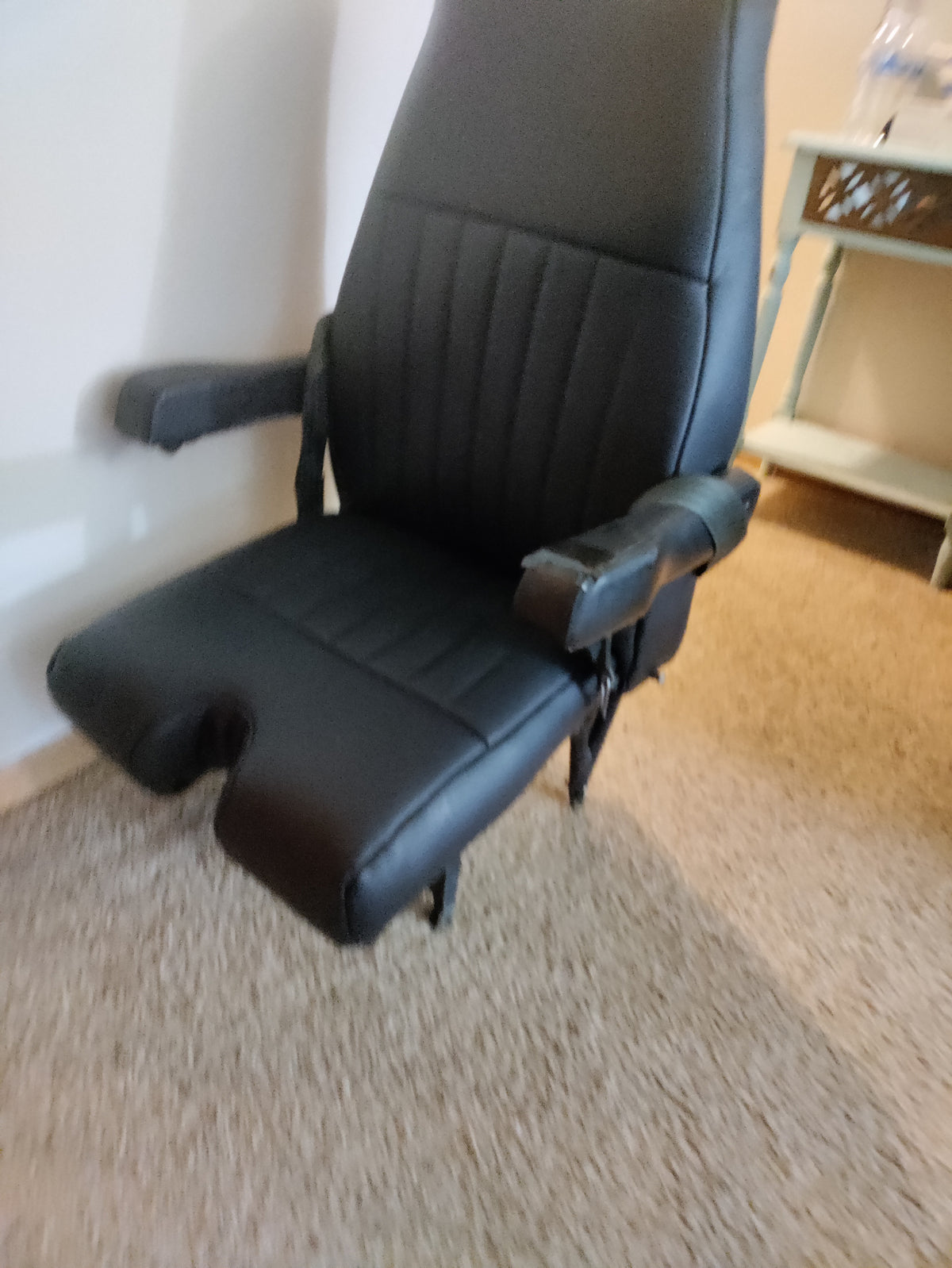PILOT SEAT